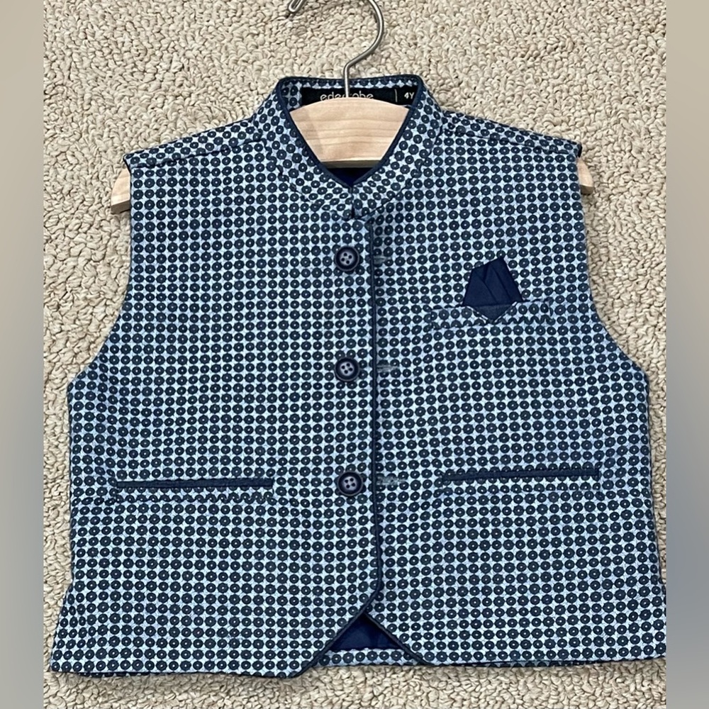 Kids Vest - size 4Y